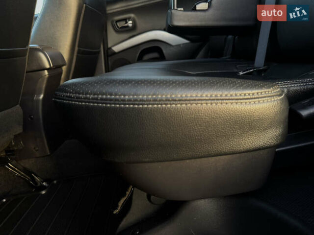 Серый Мицубиси Аутлендер, объемом двигателя 2.2 л и пробегом 171 тыс. км за 12700 $, фото 89 на Automoto.ua