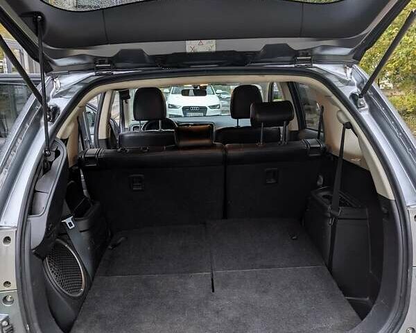 Серый Мицубиси Аутлендер, объемом двигателя 2.27 л и пробегом 232 тыс. км за 12500 $, фото 33 на Automoto.ua