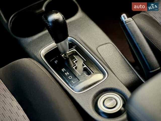 Сірий Міцубісі Аутлендер, об'ємом двигуна 2.36 л та пробігом 225 тис. км за 10500 $, фото 21 на Automoto.ua