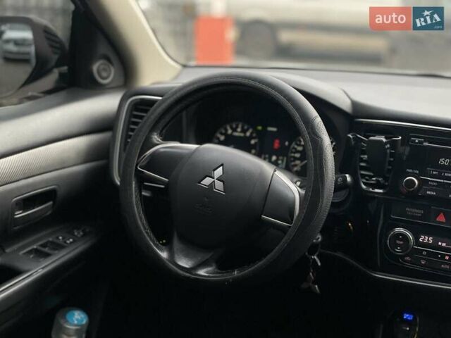Мицубиси Аутлендер 2012 в Днепре (Днепропетровске) на Automoto.ua Серый Мицубиси Аутлендер, объемом двигателя 2 л и пробегом 216 тыс. км за 11700 $, фото 14 на Automoto.ua