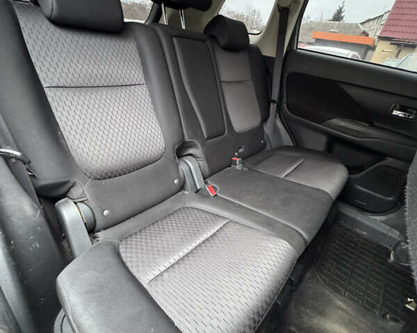 Серый Мицубиси Аутлендер, объемом двигателя 2.2 л и пробегом 190 тыс. км за 10800 $, фото 16 на Automoto.ua