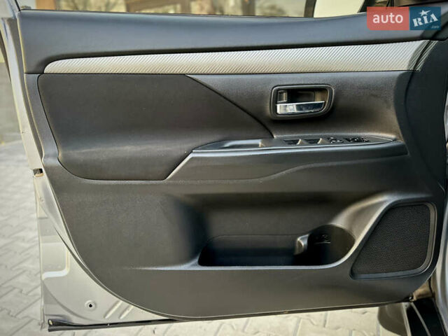 Сірий Міцубісі Аутлендер, об'ємом двигуна 2.36 л та пробігом 225 тис. км за 10500 $, фото 11 на Automoto.ua