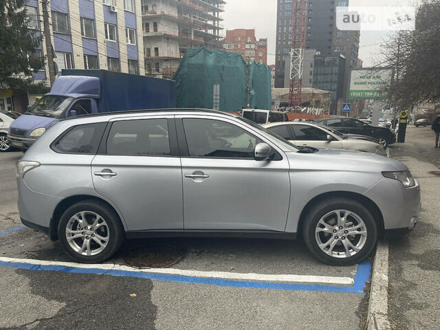 Сірий Міцубісі Аутлендер, об'ємом двигуна 2.4 л та пробігом 135 тис. км за 13500 $, фото 2 на Automoto.ua