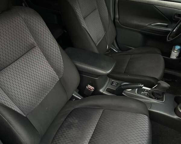 Мицубиси Аутлендер 2012 в Днепре (Днепропетровске) на Automoto.ua Серый Мицубиси Аутлендер, объемом двигателя 2 л и пробегом 216 тыс. км за 11700 $, фото 18 на Automoto.ua