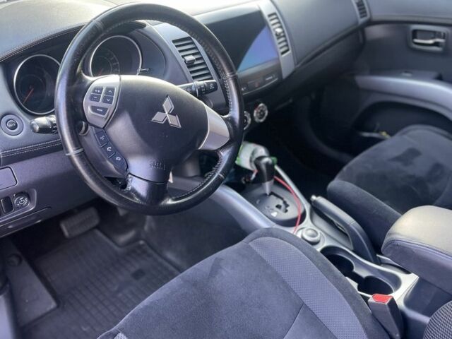 Серый Мицубиси Аутлендер, объемом двигателя 2 л и пробегом 136 тыс. км за 14999 $, фото 3 на Automoto.ua