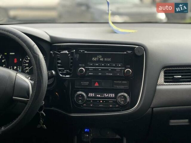 Мицубиси Аутлендер 2012 в Днепре (Днепропетровске) на Automoto.ua Серый Мицубиси Аутлендер, объемом двигателя 2 л и пробегом 216 тыс. км за 11700 $, фото 16 на Automoto.ua