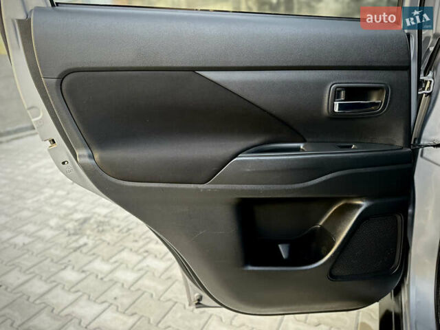 Сірий Міцубісі Аутлендер, об'ємом двигуна 2.36 л та пробігом 225 тис. км за 10500 $, фото 13 на Automoto.ua
