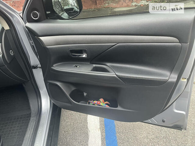 Сірий Міцубісі Аутлендер, об'ємом двигуна 2.4 л та пробігом 135 тис. км за 13500 $, фото 19 на Automoto.ua