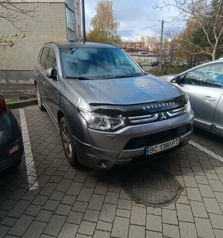 Серый Мицубиси Аутлендер, объемом двигателя 2.27 л и пробегом 232 тыс. км за 12500 $, фото 1 на Automoto.ua