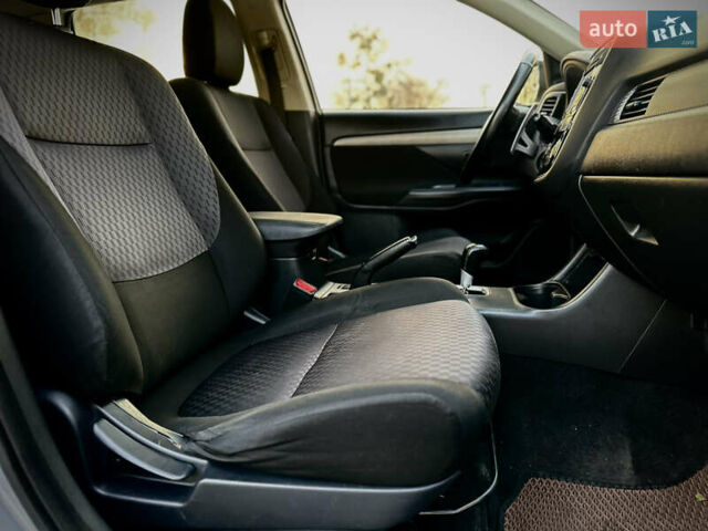 Сірий Міцубісі Аутлендер, об'ємом двигуна 2.36 л та пробігом 225 тис. км за 10500 $, фото 18 на Automoto.ua