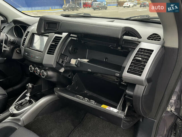 Серый Мицубиси Аутлендер, объемом двигателя 2.2 л и пробегом 206 тыс. км за 11999 $, фото 35 на Automoto.ua