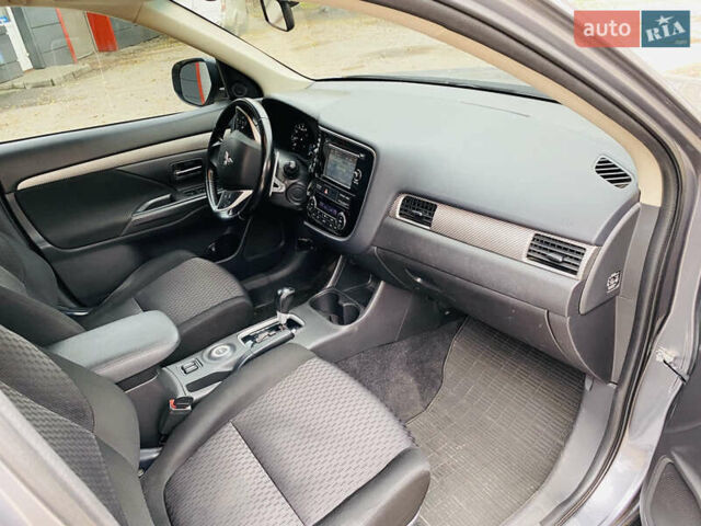 Сірий Міцубісі Аутлендер, об'ємом двигуна 2.36 л та пробігом 135 тис. км за 11500 $, фото 28 на Automoto.ua