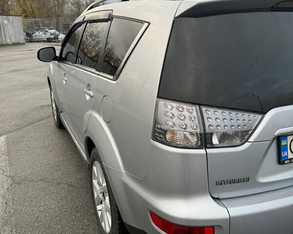 Сірий Міцубісі Аутлендер, об'ємом двигуна 2.27 л та пробігом 310 тис. км за 13000 $, фото 4 на Automoto.ua