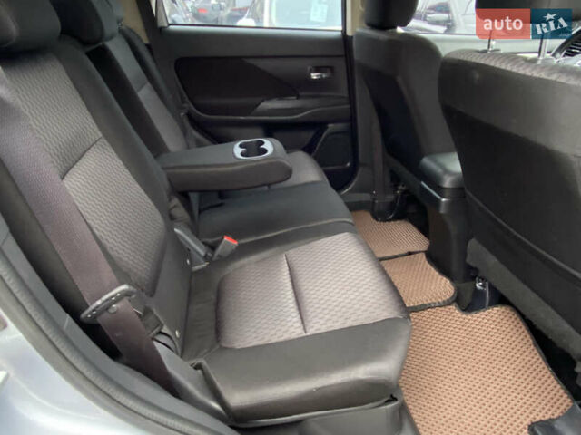 Сірий Міцубісі Аутлендер, об'ємом двигуна 2.4 л та пробігом 228 тис. км за 12000 $, фото 25 на Automoto.ua
