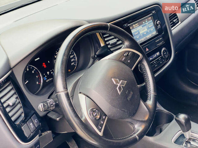 Серый Мицубиси Аутлендер, объемом двигателя 2.36 л и пробегом 131 тыс. км за 11800 $, фото 4 на Automoto.ua