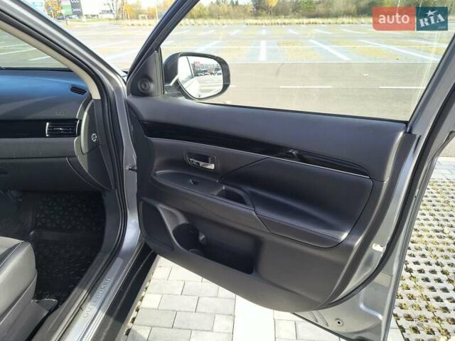 Міцубісі Аутлендер 2012 у Львові на Automoto.ua Сірий Міцубісі Аутлендер, об'ємом двигуна 2 л та пробігом 176 тис. км за 11500 $, фото 15 на Automoto.ua