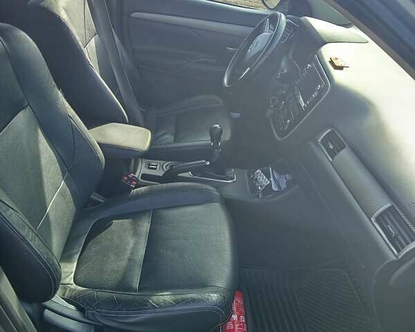 Серый Мицубиси Аутлендер, объемом двигателя 2.27 л и пробегом 240 тыс. км за 12150 $, фото 19 на Automoto.ua