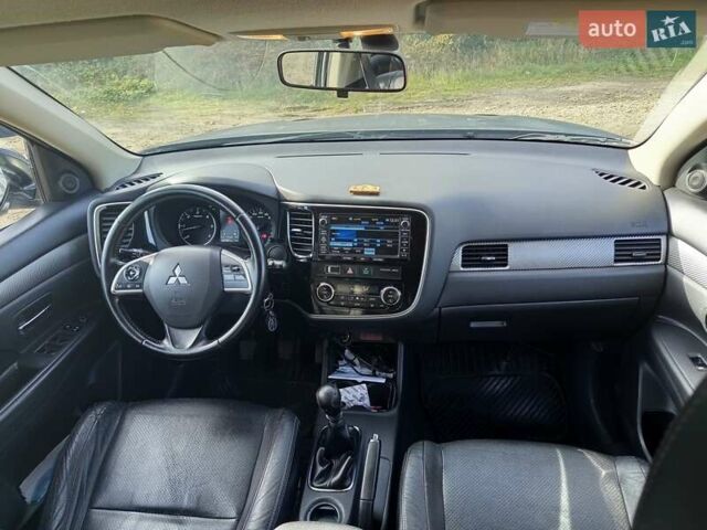 Серый Мицубиси Аутлендер, объемом двигателя 2.27 л и пробегом 240 тыс. км за 12150 $, фото 18 на Automoto.ua