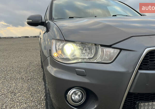 Сірий Міцубісі Аутлендер, об'ємом двигуна 2.2 л та пробігом 280 тис. км за 11100 $, фото 7 на Automoto.ua