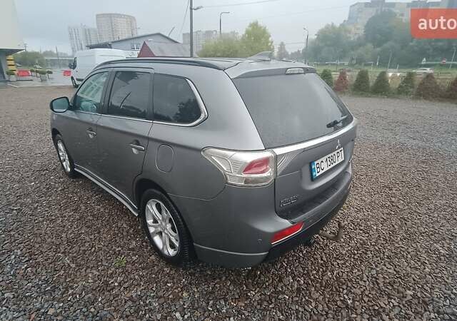 Серый Мицубиси Аутлендер, объемом двигателя 2.27 л и пробегом 232 тыс. км за 12500 $, фото 8 на Automoto.ua