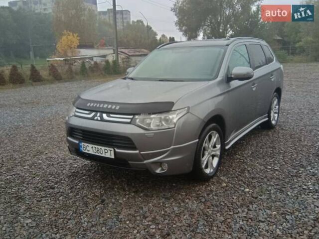 Серый Мицубиси Аутлендер, объемом двигателя 2.27 л и пробегом 232 тыс. км за 12500 $, фото 5 на Automoto.ua
