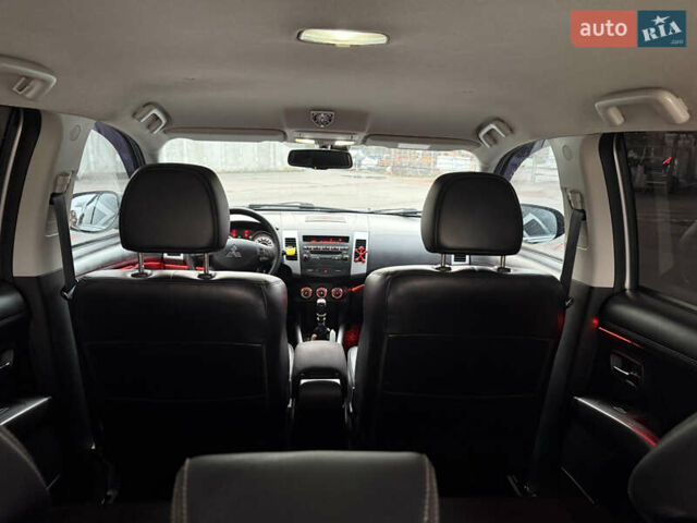 Сірий Міцубісі Аутлендер, об'ємом двигуна 2.27 л та пробігом 310 тис. км за 13000 $, фото 9 на Automoto.ua