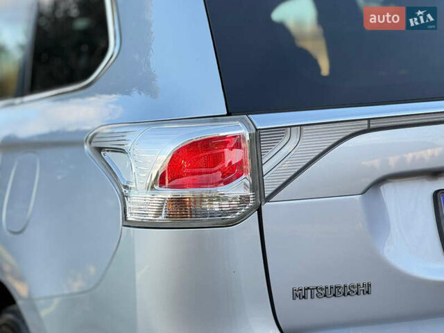 Серый Мицубиси Аутлендер, объемом двигателя 2.2 л и пробегом 188 тыс. км за 13500 $, фото 14 на Automoto.ua