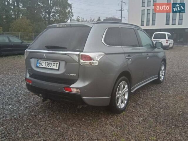 Серый Мицубиси Аутлендер, объемом двигателя 2.27 л и пробегом 232 тыс. км за 12500 $, фото 9 на Automoto.ua