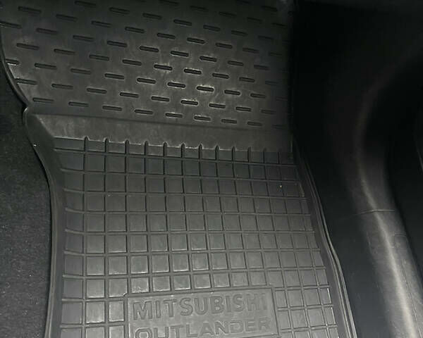 Сірий Міцубісі Аутлендер, об'ємом двигуна 2.4 л та пробігом 135 тис. км за 13500 $, фото 21 на Automoto.ua