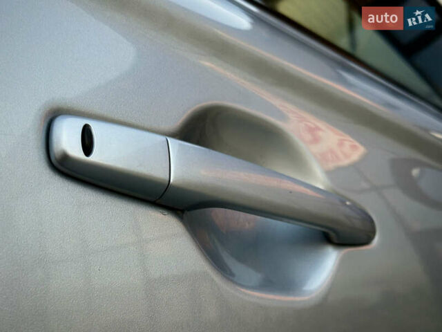 Сірий Міцубісі Аутлендер, об'ємом двигуна 2.36 л та пробігом 225 тис. км за 10500 $, фото 10 на Automoto.ua