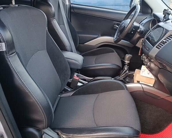 Мицубиси Аутлендер 2012 в Стрые на Automoto.ua Серый Мицубиси Аутлендер, объемом двигателя 2.3 л и пробегом 246 тыс. км за 12200 $, фото 6 на Automoto.ua