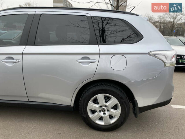 Сірий Міцубісі Аутлендер, об'ємом двигуна 2.4 л та пробігом 228 тис. км за 12000 $, фото 10 на Automoto.ua