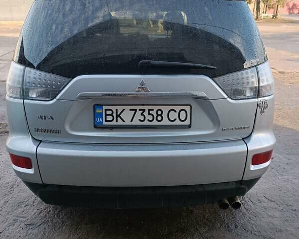 Мицубиси Аутлендер 2012 в Стрые на Automoto.ua Серый Мицубиси Аутлендер, объемом двигателя 2.3 л и пробегом 246 тыс. км за 12200 $, фото 1 на Automoto.ua