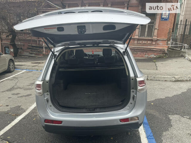 Сірий Міцубісі Аутлендер, об'ємом двигуна 2.4 л та пробігом 135 тис. км за 13500 $, фото 4 на Automoto.ua