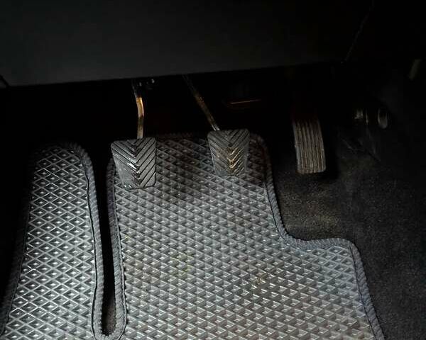 Серый Мицубиси Аутлендер, объемом двигателя 2.27 л и пробегом 232 тыс. км за 12500 $, фото 23 на Automoto.ua