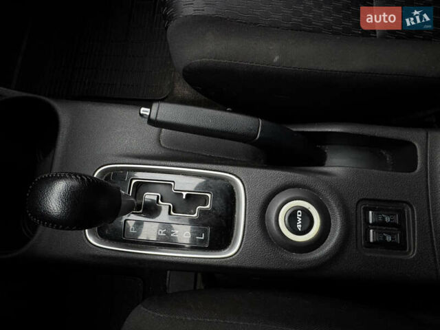 Серый Мицубиси Аутлендер, объемом двигателя 2.2 л и пробегом 190 тыс. км за 10800 $, фото 20 на Automoto.ua