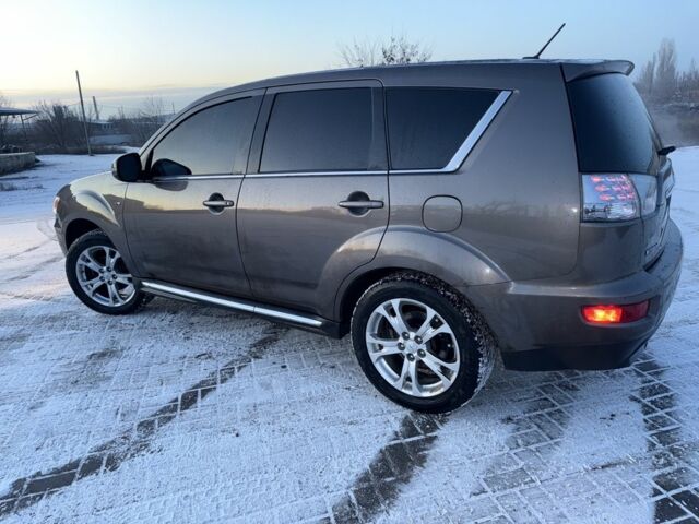 Серый Мицубиси Аутлендер, объемом двигателя 3 л и пробегом 220 тыс. км за 7700 $, фото 7 на Automoto.ua