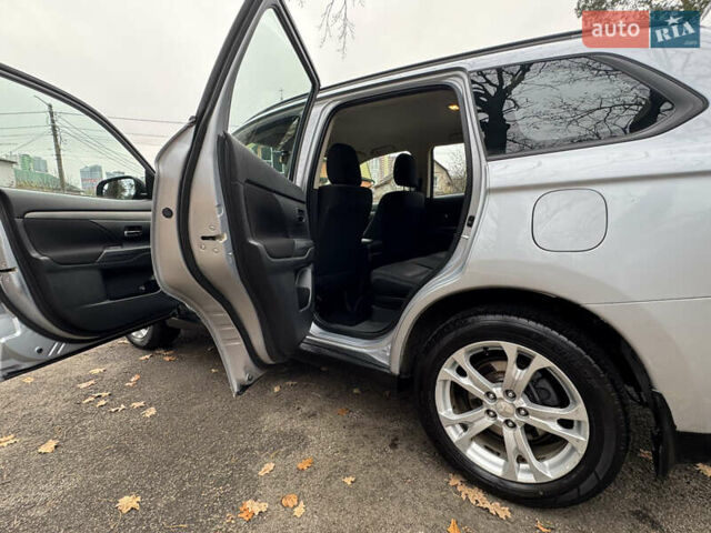 Сірий Міцубісі Аутлендер, об'ємом двигуна 2.36 л та пробігом 177 тис. км за 13499 $, фото 22 на Automoto.ua