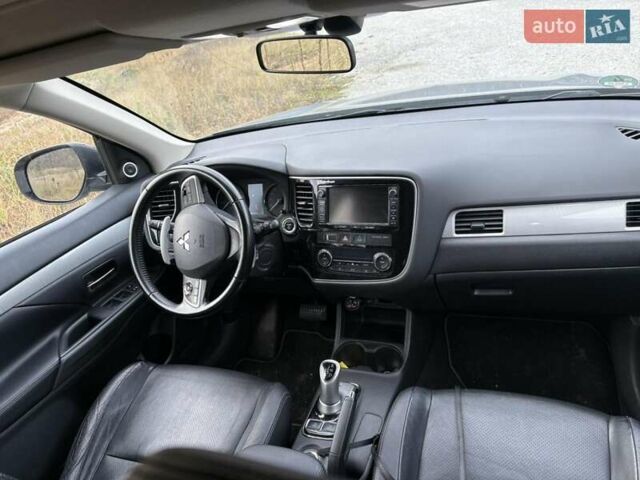 Серый Мицубиси Аутлендер, объемом двигателя 2 л и пробегом 280 тыс. км за 14500 $, фото 1 на Automoto.ua