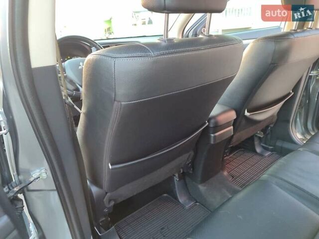 Серый Мицубиси Аутлендер, объемом двигателя 2.3 л и пробегом 250 тыс. км за 13499 $, фото 62 на Automoto.ua