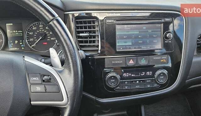 Міцубісі Аутлендер 2013 у Кривому Розі на Automoto.ua Сірий Міцубісі Аутлендер, об'ємом двигуна 3 л та пробігом 104 тис. км за 13500 $, фото 3 на Automoto.ua