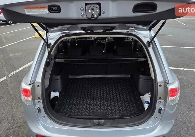 Серый Мицубиси Аутлендер, объемом двигателя 2.36 л и пробегом 54 тыс. км за 15400 $, фото 8 на Automoto.ua