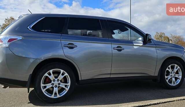 Міцубісі Аутлендер 2013 у Кривому Розі на Automoto.ua Сірий Міцубісі Аутлендер, об'ємом двигуна 3 л та пробігом 104 тис. км за 13500 $, фото 24 на Automoto.ua