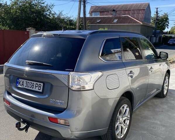 Міцубісі Аутлендер 2013 у Києві на Automoto.ua Сірий Міцубісі Аутлендер, об'ємом двигуна 2 л та пробігом 258 тис. км за 13700 $, фото 5 на Automoto.ua