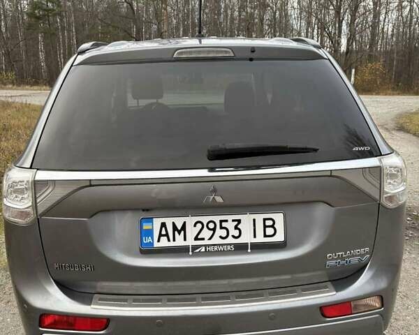Серый Мицубиси Аутлендер, объемом двигателя 2 л и пробегом 280 тыс. км за 14500 $, фото 11 на Automoto.ua