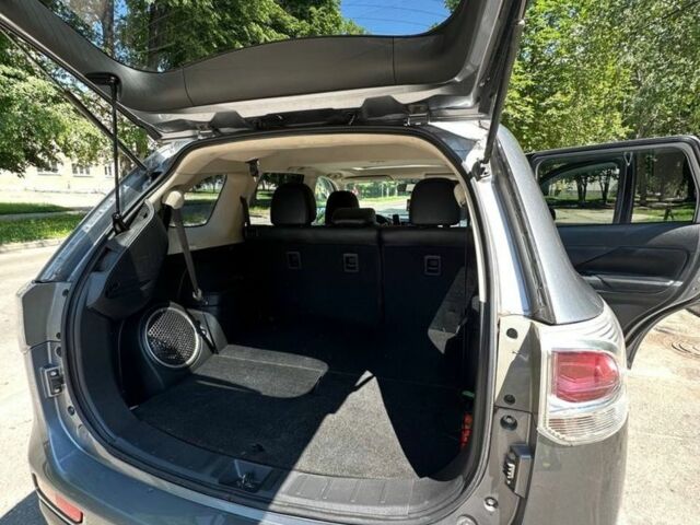 Сірий Міцубісі Аутлендер, об'ємом двигуна 2.4 л та пробігом 200 тис. км за 271 $, фото 4 на Automoto.ua