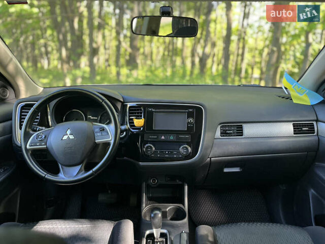 Сірий Міцубісі Аутлендер, об'ємом двигуна 2.36 л та пробігом 162 тис. км за 10500 $, фото 3 на Automoto.ua