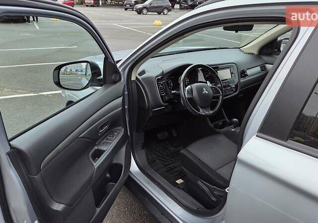 Серый Мицубиси Аутлендер, объемом двигателя 2.36 л и пробегом 54 тыс. км за 15400 $, фото 12 на Automoto.ua