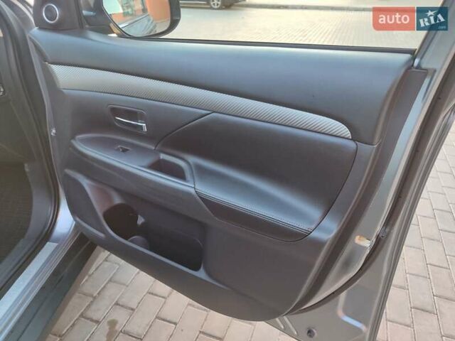 Серый Мицубиси Аутлендер, объемом двигателя 2.3 л и пробегом 250 тыс. км за 13999 $, фото 82 на Automoto.ua