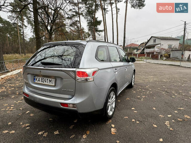 Сірий Міцубісі Аутлендер, об'ємом двигуна 2.36 л та пробігом 177 тис. км за 13499 $, фото 3 на Automoto.ua